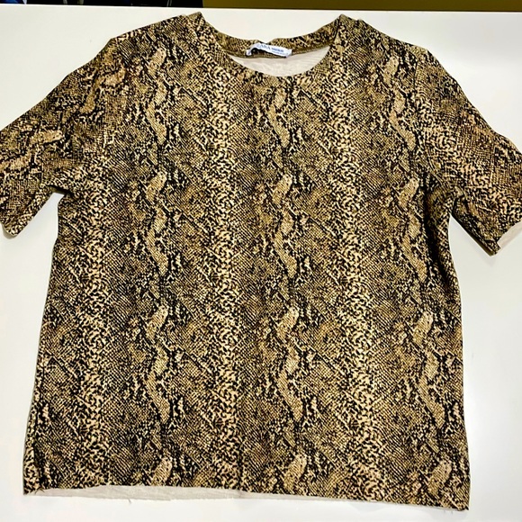 ZARA stretchable shirt - Picture 1 of 4